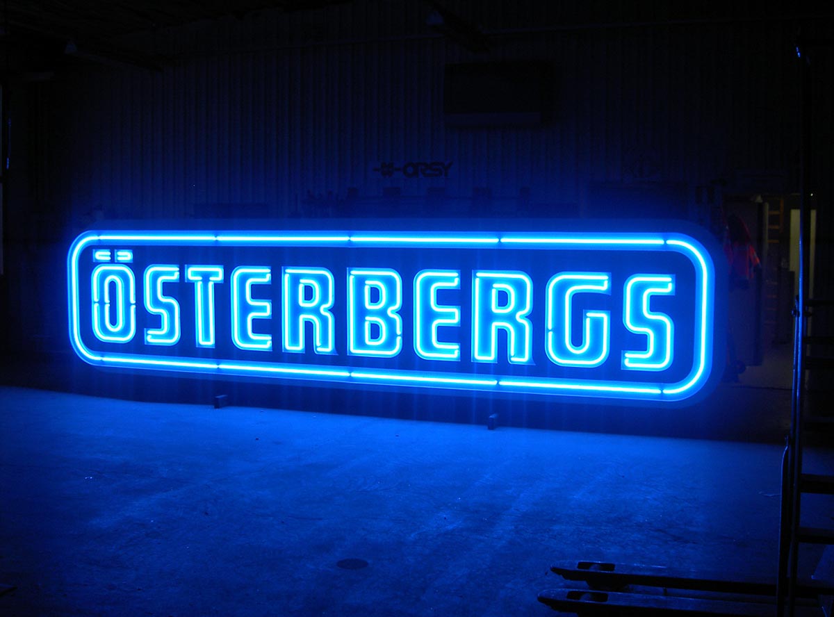 Neonskyltar på Österbergs